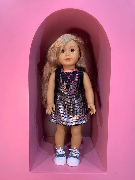 Muñeca American Girl Truly Me rubia con pecas • Vestido negro lentejuelas | Pre-Loved
