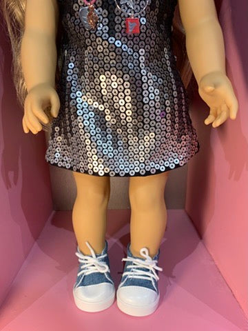 Muñeca American Girl Truly Me rubia con pecas • Vestido negro lentejuelas | Pre-Loved