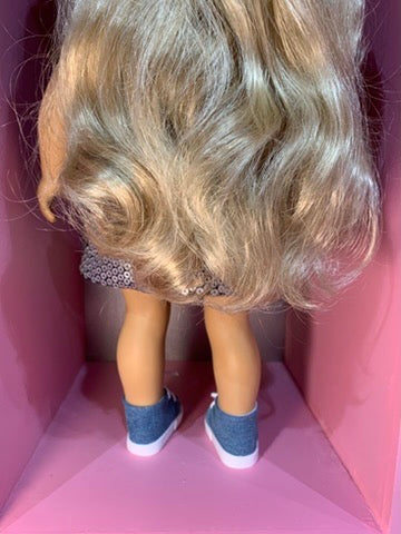 Muñeca American Girl Truly Me rubia con pecas • Vestido negro lentejuelas | Pre-Loved