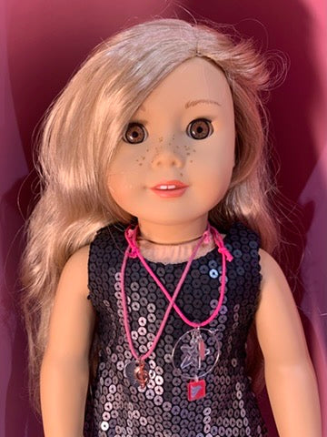 Muñeca American Girl Truly Me rubia con pecas • Vestido negro lentejuelas | Pre-Loved